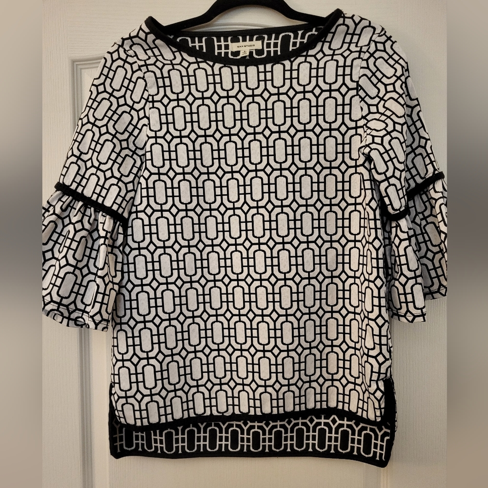 Max Studios small sized blouse. 3 quarter length sleeves. Black and white.